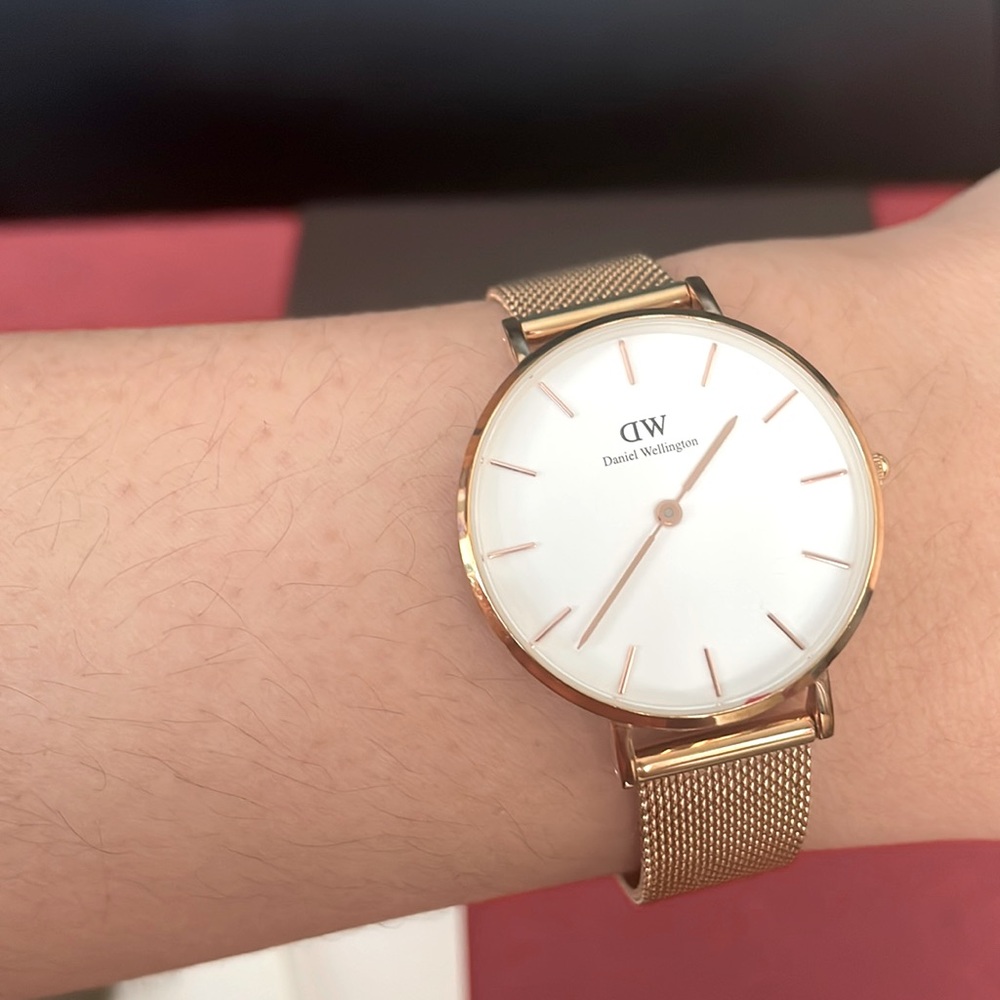 Authentic DW Gold Watch⏱⌚️⭐️ - Picture 4 of 16